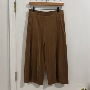 Suede cropped pants